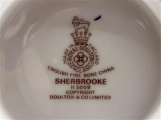 Royal Doulton Sherbrooke H.5009 English Bone China Service 6 Place Setting 32pc